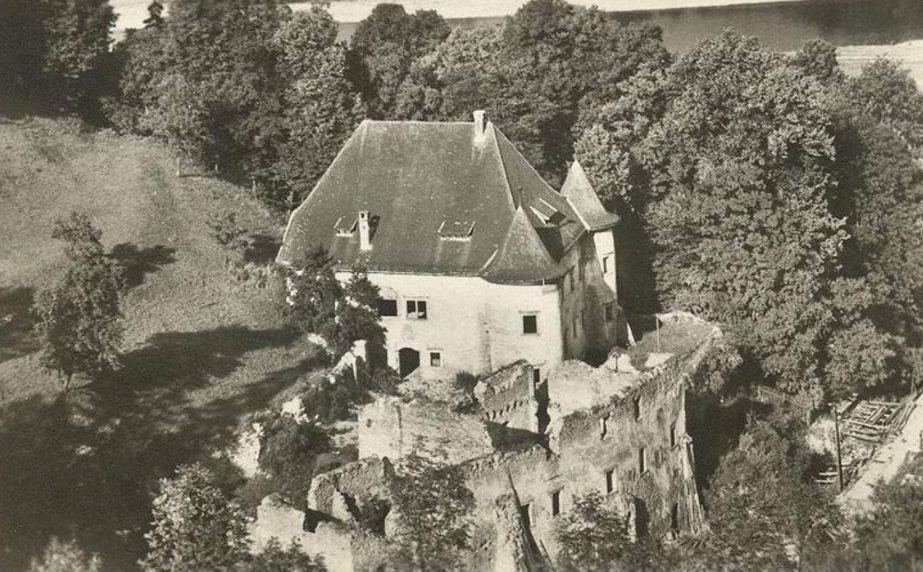 Historická fotografia Kaštieľa Burg