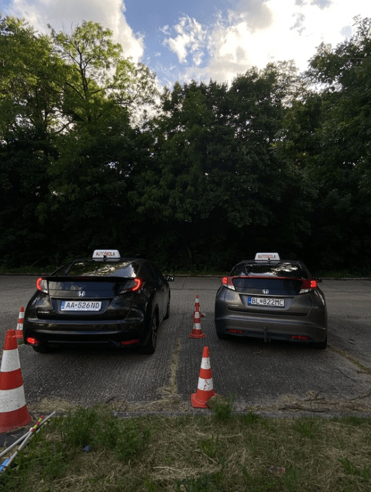 Vozidlá autoškoly Star pripravené na jazdu